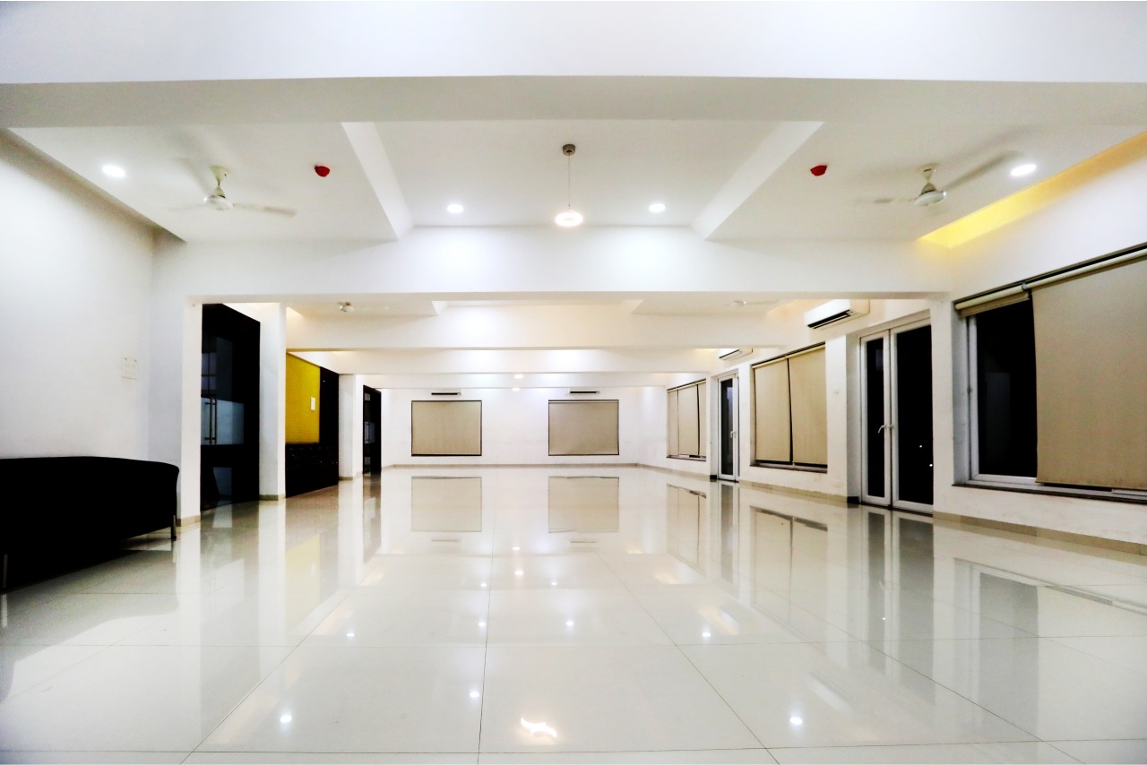 Rooftop Open Lounge – Leverage Group